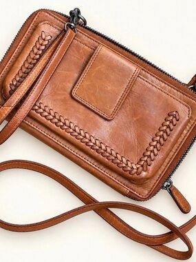 Vilenca Leather Crossbody Wristlet in Brown